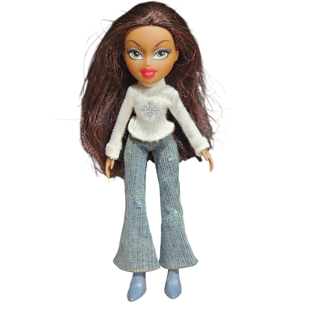 Bratz Doll 2015 MGA Snowflake Sweater Distressed Flare Jeans Blue‎ Boots